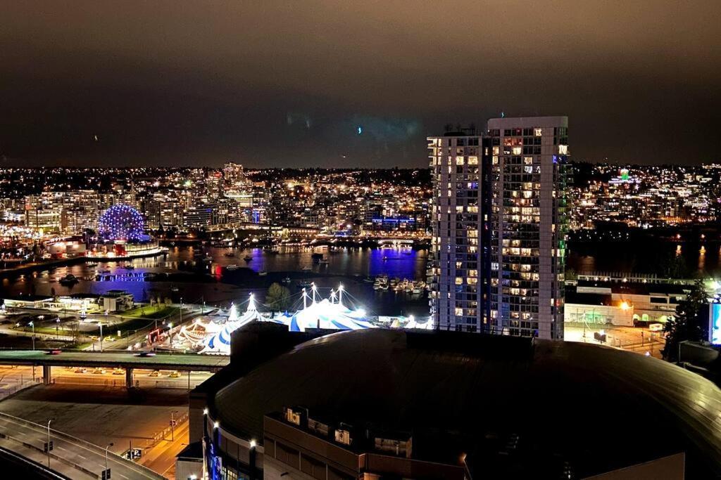 Downtown 3Br/2Ba+Views+Skytrain+Free Parking Vancouver Exterior foto