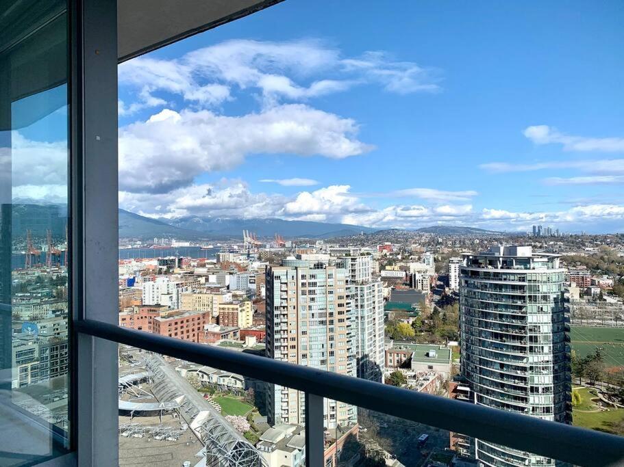 Downtown 3Br/2Ba+Views+Skytrain+Free Parking Vancouver Exterior foto
