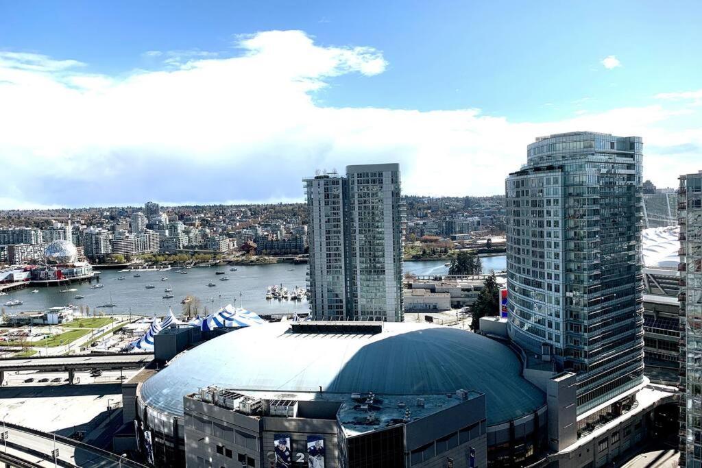 Downtown 3Br/2Ba+Views+Skytrain+Free Parking Vancouver Exterior foto