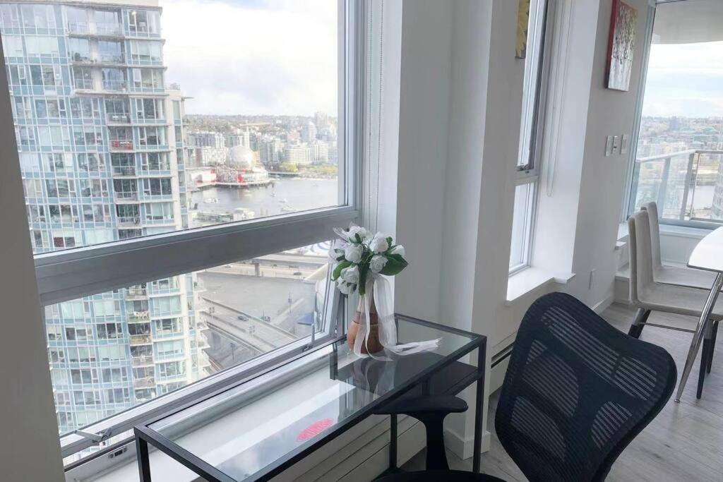 Downtown 3Br/2Ba+Views+Skytrain+Free Parking Vancouver Exterior foto
