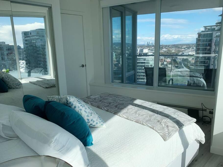 Downtown 3Br/2Ba+Views+Skytrain+Free Parking Vancouver Exterior foto