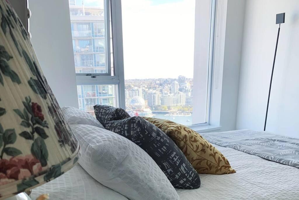 Downtown 3Br/2Ba+Views+Skytrain+Free Parking Vancouver Exterior foto