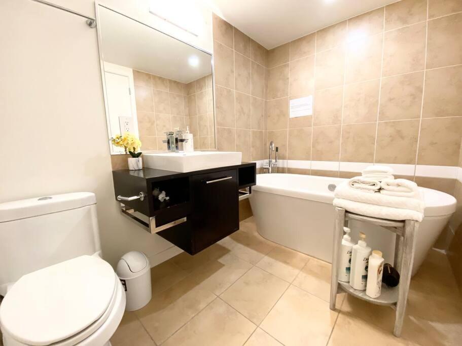 Downtown 3Br/2Ba+Views+Skytrain+Free Parking Vancouver Exterior foto