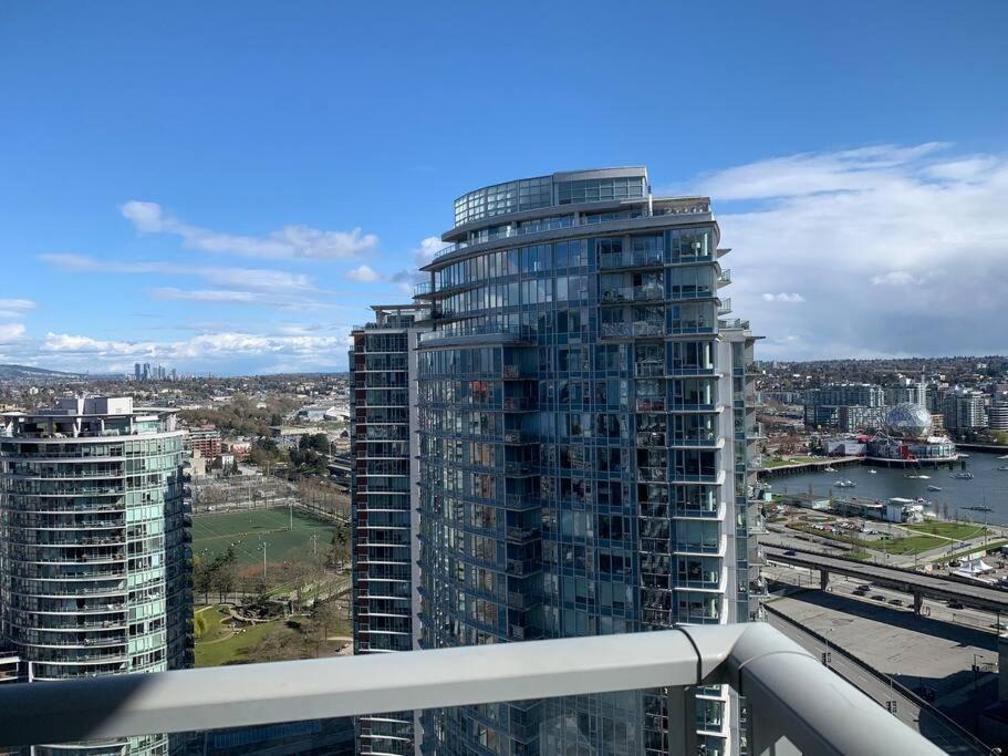 Downtown 3Br/2Ba+Views+Skytrain+Free Parking Vancouver Exterior foto