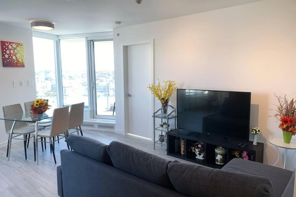 Downtown 3Br/2Ba+Views+Skytrain+Free Parking Vancouver Exterior foto