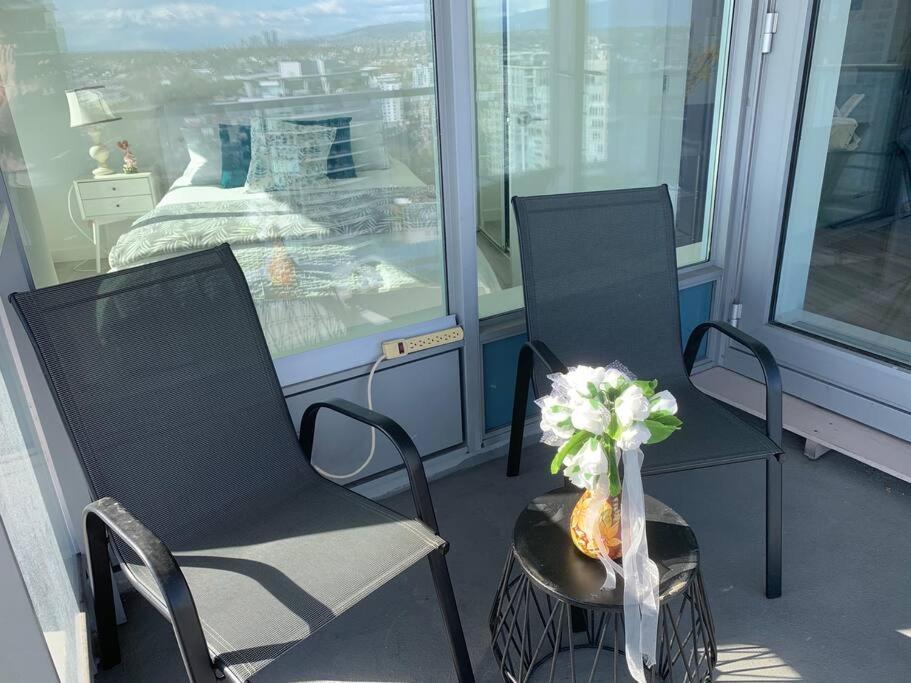 Downtown 3Br/2Ba+Views+Skytrain+Free Parking Vancouver Exterior foto