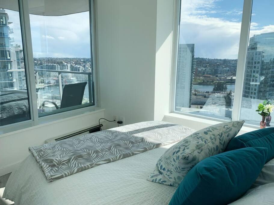 Downtown 3Br/2Ba+Views+Skytrain+Free Parking Vancouver Exterior foto