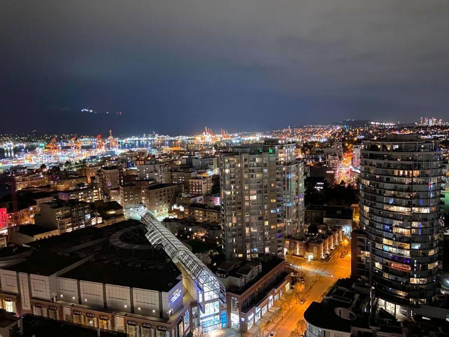 Downtown 3Br/2Ba+Views+Skytrain+Free Parking Vancouver Exterior foto