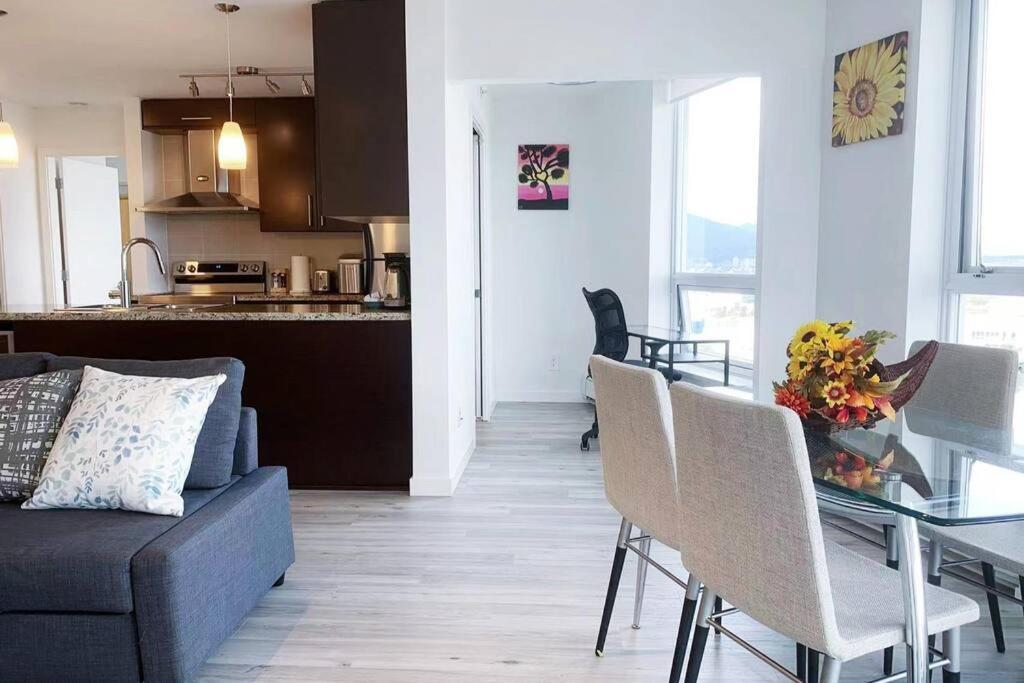 Downtown 3Br/2Ba+Views+Skytrain+Free Parking Vancouver Exterior foto