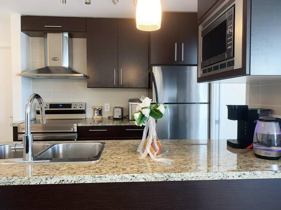 Downtown 3Br/2Ba+Views+Skytrain+Free Parking Vancouver Exterior foto